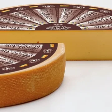 Fromage de montagne "Montagnard au lait de foin mi vieux" bio DEMETER